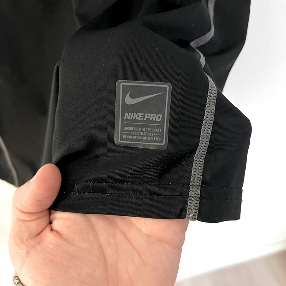 Nike Pro men's fitted Dri-Fit short-sleeved black shirt medium - Picture 5 of 6